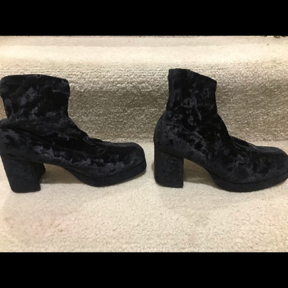 COPY - Velvet ankle boots - Picture 1 of 4